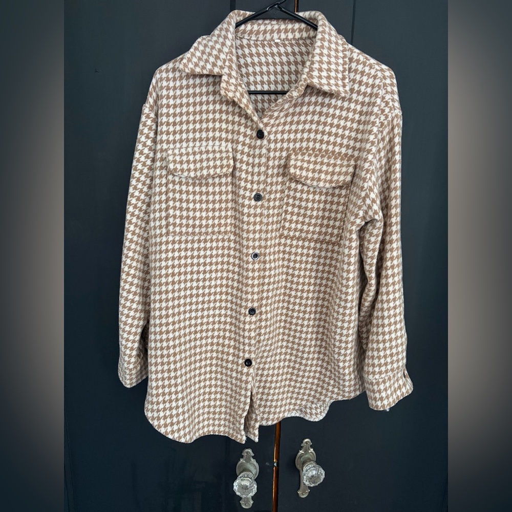Women’s brown and cream shacket